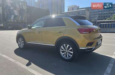 Позашляховик / Кросовер Volkswagen T-Roc 2019 в 