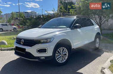 Внедорожник / Кроссовер Volkswagen T-Roc 2021 в Киеве