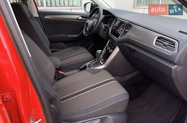 Позашляховик / Кросовер Volkswagen T-Roc 2021 в 