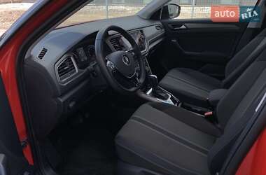 Позашляховик / Кросовер Volkswagen T-Roc 2021 в 