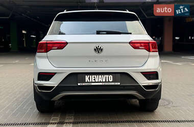 Внедорожник / Кроссовер Volkswagen T-Roc 2019 в 
