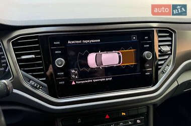 Внедорожник / Кроссовер Volkswagen T-Roc 2019 в 