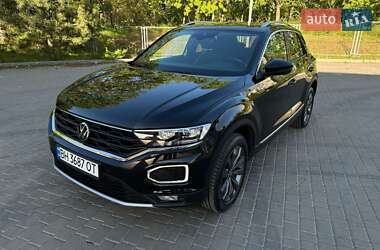 Внедорожник / Кроссовер Volkswagen T-Roc 2021 в 