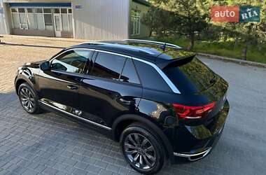 Внедорожник / Кроссовер Volkswagen T-Roc 2021 в 