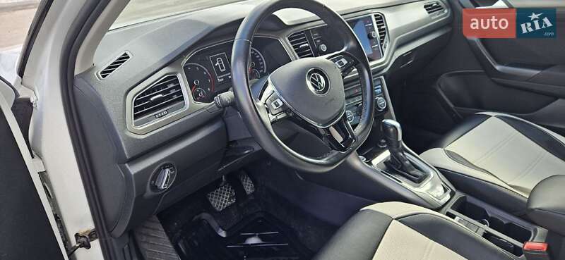 Позашляховик / Кросовер Volkswagen T-Roc 2021 в Києві