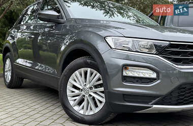 Позашляховик / Кросовер Volkswagen T-Roc 2019 в 