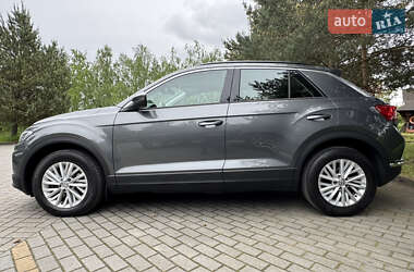Позашляховик / Кросовер Volkswagen T-Roc 2019 в 