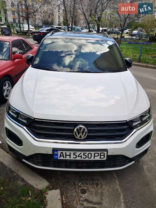 Позашляховик / Кросовер Volkswagen T-Roc 2019 в 