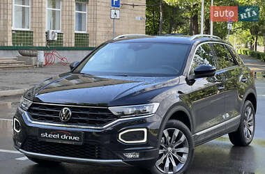 Позашляховик / Кросовер Volkswagen T-Roc 2021 в 