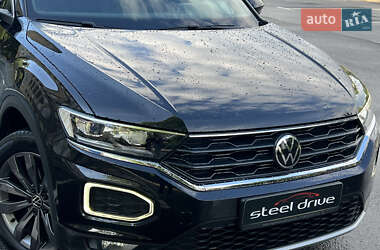 Позашляховик / Кросовер Volkswagen T-Roc 2021 в 