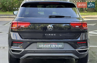 Позашляховик / Кросовер Volkswagen T-Roc 2021 в 