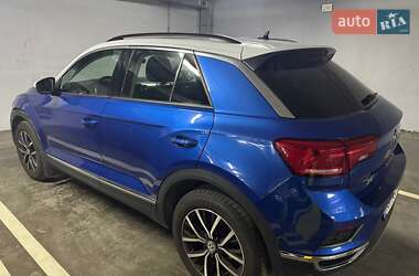 Позашляховик / Кросовер Volkswagen T-Roc 2019 в 