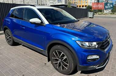 Позашляховик / Кросовер Volkswagen T-Roc 2019 в 