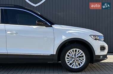Внедорожник / Кроссовер Volkswagen T-Roc 2021 в 