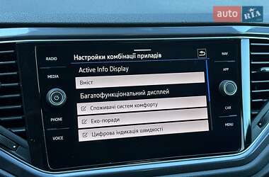 Внедорожник / Кроссовер Volkswagen T-Roc 2021 в 