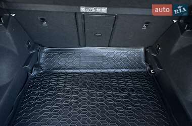 Внедорожник / Кроссовер Volkswagen T-Roc 2021 в 