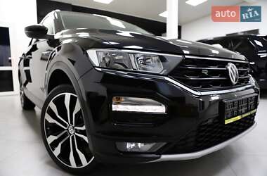 Внедорожник / Кроссовер Volkswagen T-Roc 2019 в 