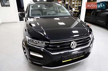 Внедорожник / Кроссовер Volkswagen T-Roc 2019 в 