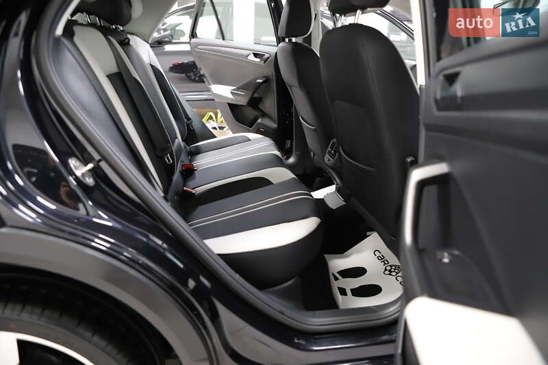Внедорожник / Кроссовер Volkswagen T-Roc 2019 в Дрогобыче