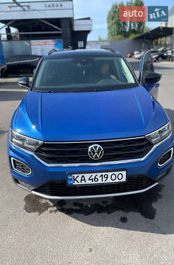 Внедорожник / Кроссовер Volkswagen T-Roc 2020 в 