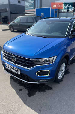 Внедорожник / Кроссовер Volkswagen T-Roc 2020 в 