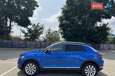 Внедорожник / Кроссовер Volkswagen T-Roc 2021 в 