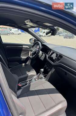 Внедорожник / Кроссовер Volkswagen T-Roc 2021 в 