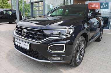 Внедорожник / Кроссовер Volkswagen T-Roc 2021 в 