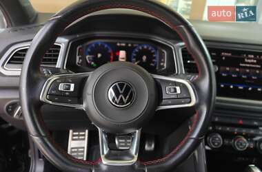 Внедорожник / Кроссовер Volkswagen T-Roc 2021 в 