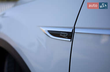 Внедорожник / Кроссовер Volkswagen T-Roc 2022 в 