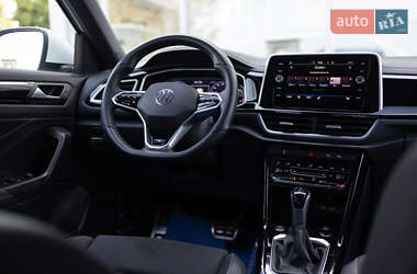 Внедорожник / Кроссовер Volkswagen T-Roc 2022 в 