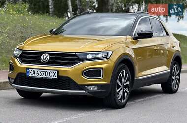 Внедорожник / Кроссовер Volkswagen T-Roc 2019 в 