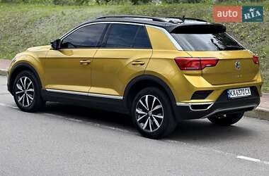 Внедорожник / Кроссовер Volkswagen T-Roc 2019 в 
