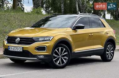 Внедорожник / Кроссовер Volkswagen T-Roc 2019 в 