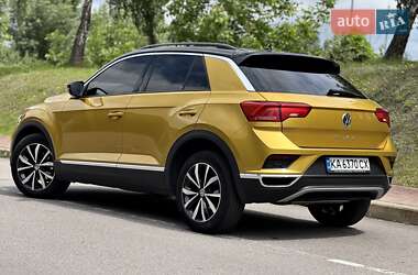 Внедорожник / Кроссовер Volkswagen T-Roc 2019 в 