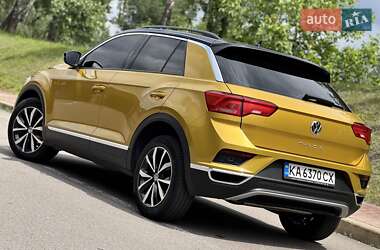 Внедорожник / Кроссовер Volkswagen T-Roc 2019 в 