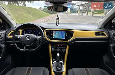 Внедорожник / Кроссовер Volkswagen T-Roc 2019 в 