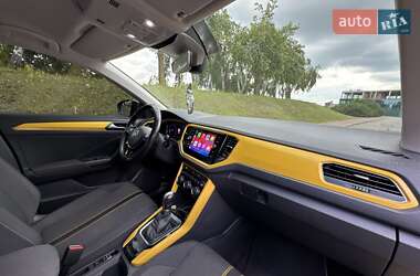 Внедорожник / Кроссовер Volkswagen T-Roc 2019 в 