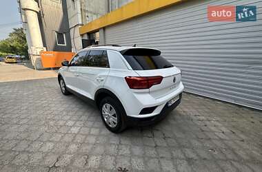 Внедорожник / Кроссовер Volkswagen T-Roc 2019 в 