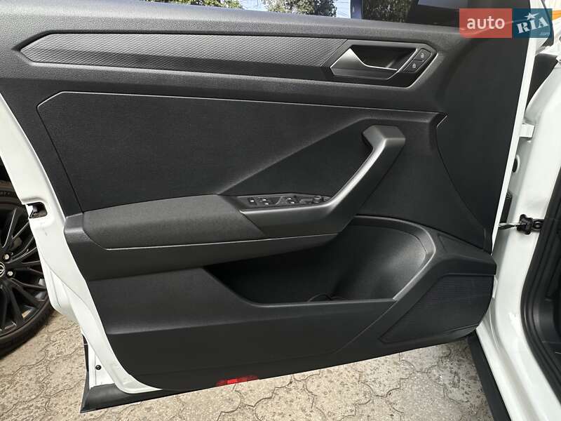 Внедорожник / Кроссовер Volkswagen T-Roc 2019 в Днепре