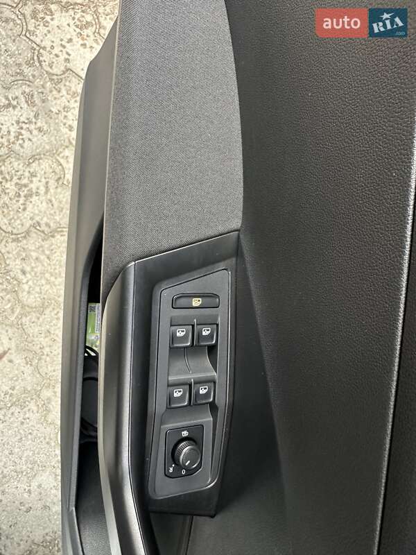 Внедорожник / Кроссовер Volkswagen T-Roc 2019 в Днепре