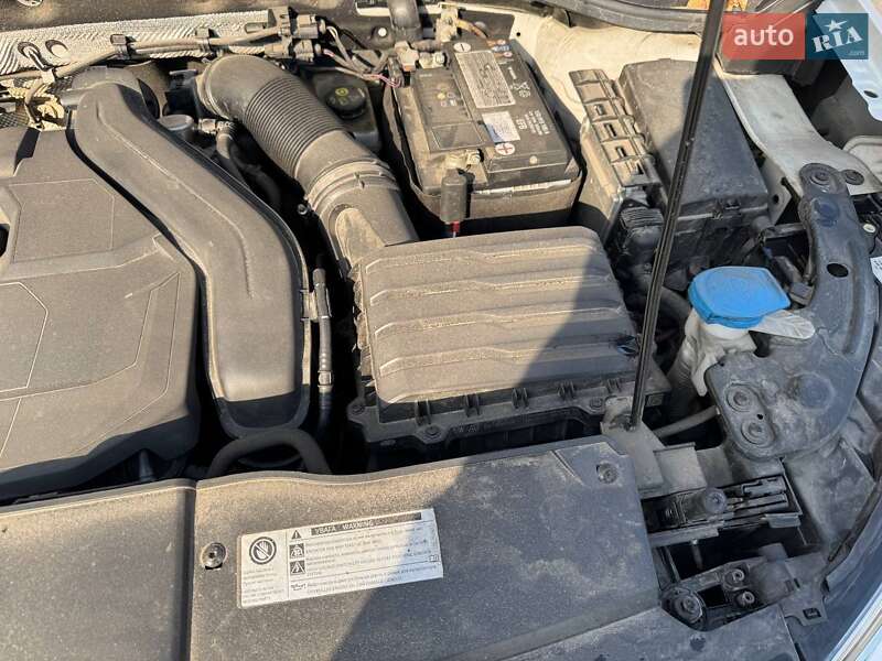 Внедорожник / Кроссовер Volkswagen T-Roc 2019 в Киеве