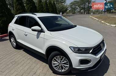Внедорожник / Кроссовер Volkswagen T-Roc 2019 в 