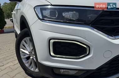 Внедорожник / Кроссовер Volkswagen T-Roc 2019 в 