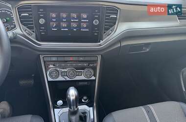 Внедорожник / Кроссовер Volkswagen T-Roc 2019 в 