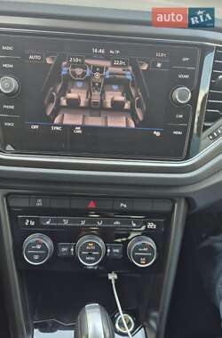 Внедорожник / Кроссовер Volkswagen T-Roc 2019 в 