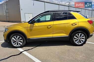 Внедорожник / Кроссовер Volkswagen T-Roc 2019 в 