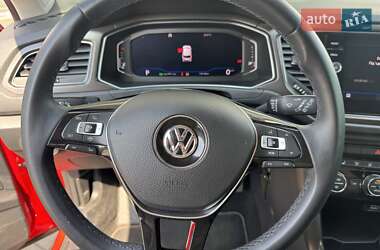 Внедорожник / Кроссовер Volkswagen T-Roc 2019 в 