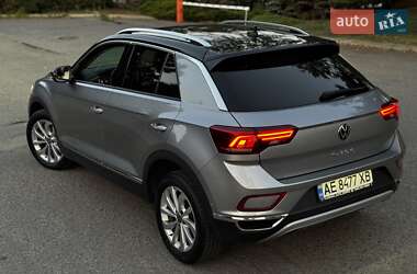 Внедорожник / Кроссовер Volkswagen T-Roc 2022 в 