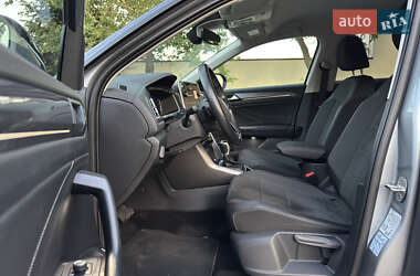 Внедорожник / Кроссовер Volkswagen T-Roc 2022 в 